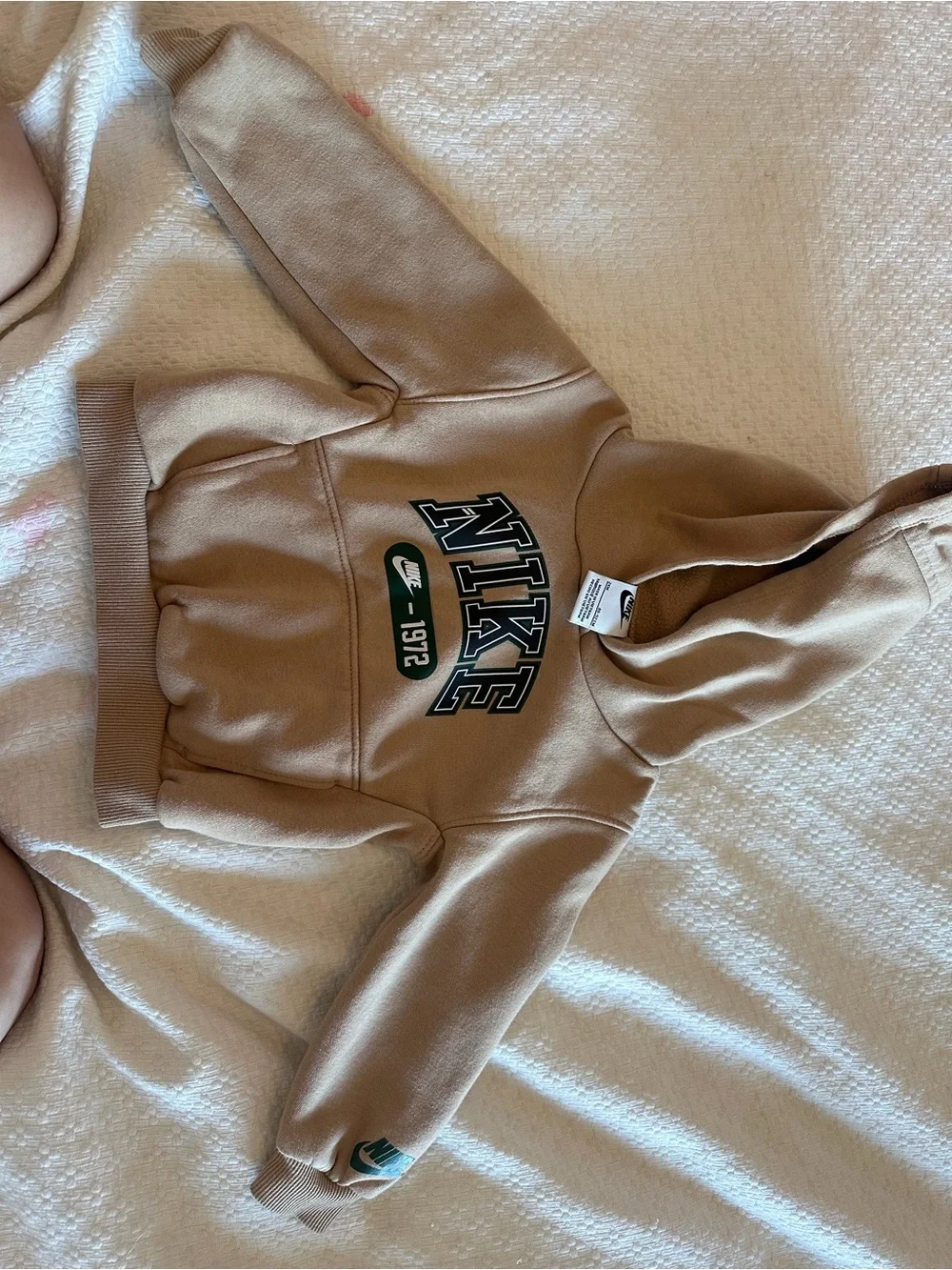 Nike Beige Toddler Hoodie & Jogger Set with Green Logo - Picture 5 of 7